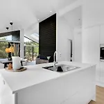 Awesome In With 3 Bedrooms And Wifi *